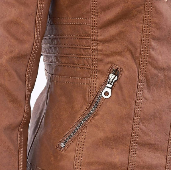 Giacca in pelle moderna con cappuccio